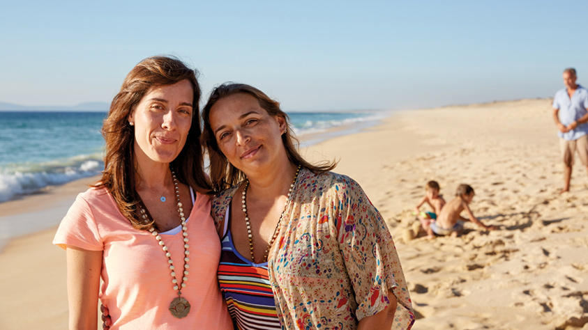 Dve ženy na pláži